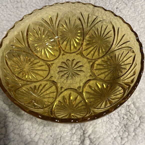 VINTAGE AMBER GLASS DISH BOWL - FLOWER PETAL DESIGN WITH SCALLOPED EDGE - Picture 2 of 4